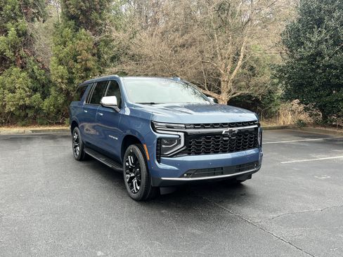 New 2026 Chevrolet Suburban Premier w/ Sun And Tow Package AWD/4WD image 2