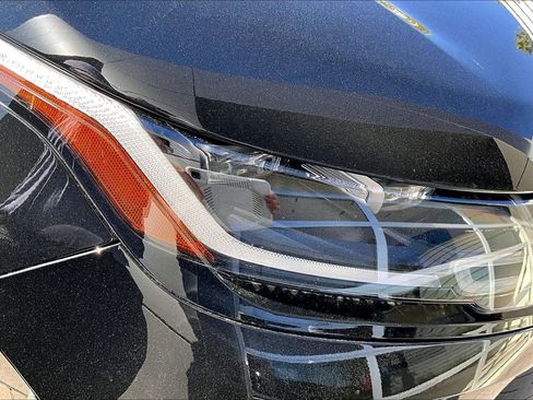 Used 2023 Land Rover Range Rover Velar HST image 28