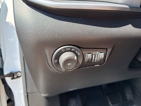 Used 2025 Jeep Compass Limited image 15