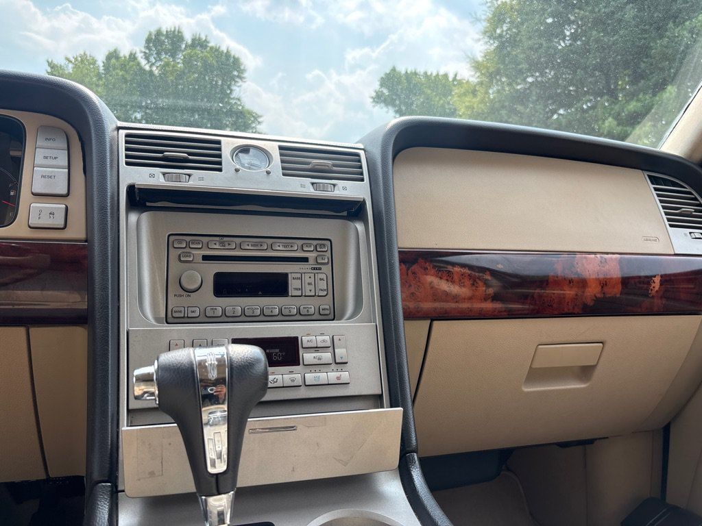 Used 2006 Lincoln Navigator 2WD image 16