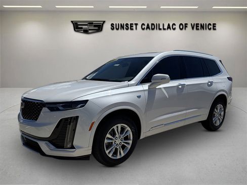 New 2025 Cadillac XT6 Luxury image 7