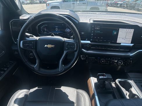 Used 2024 Chevrolet Silverado 1500 High Country w/ Technology Package AWD/4WD image 17