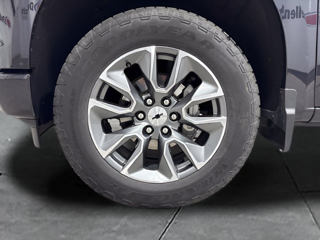Used 2024 Chevrolet Silverado 1500 RST w/ Convenience Package II AWD/4WD image 17