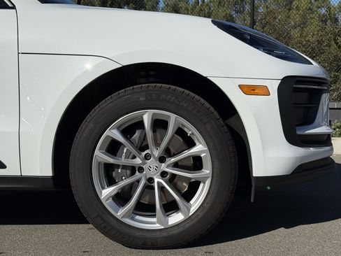 Used 2025 Porsche Macan image 12
