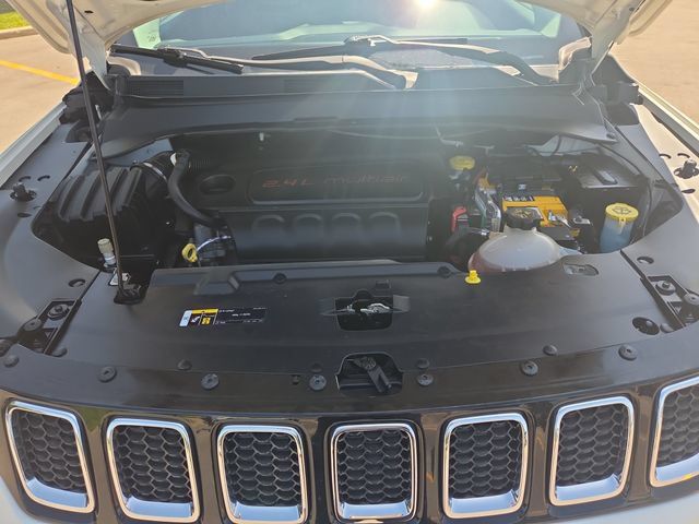 Used 2018 Jeep Compass Limited w/ Navigation Group AWD/4WD image 17