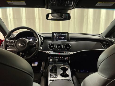 Used 2018 Kia Stinger GT1 image 15