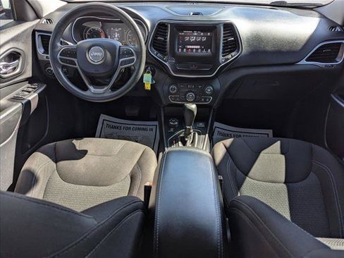 Used 2019 Jeep Cherokee Latitude w/ Popular Appearance Group AWD/4WD image 17