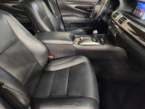 Used 2016 Lexus LS 460 w/ Comfort Package RWD image 3