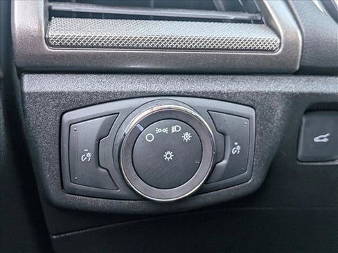 Used 2019 Ford Fusion SE FWD image 16