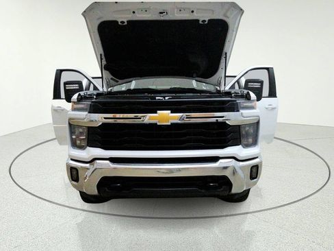 Used 2024 Chevrolet Silverado 3500 LT w/ True North Edition AWD/4WD image 9