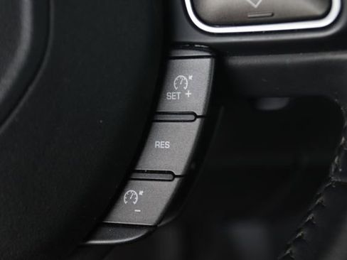 Used 2018 Land Rover Range Rover Evoque Landmark Edition image 11