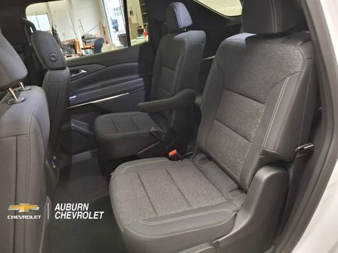 Used 2025 Chevrolet Traverse LT w/ Driver Confidence Package FWD image 17