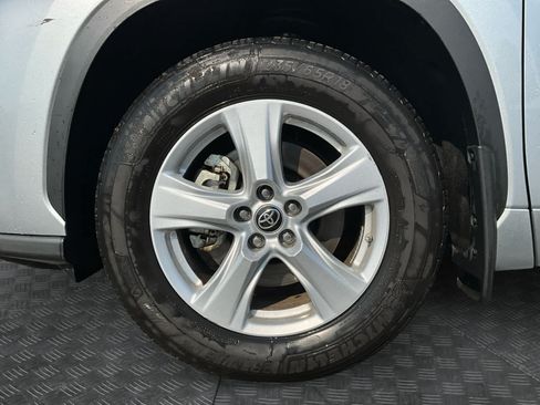 Used 2023 Toyota Highlander LE FWD image 14