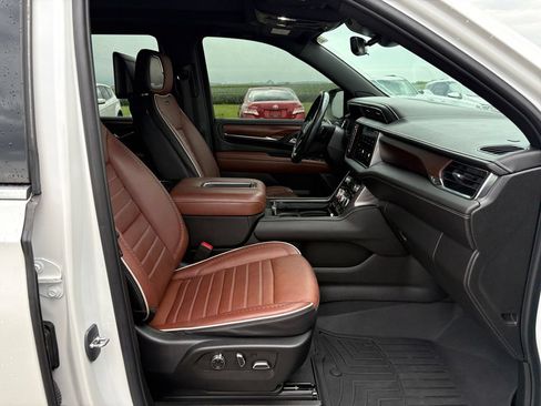 Used 2023 GMC Yukon Denali Ultimate AWD/4WD image 44
