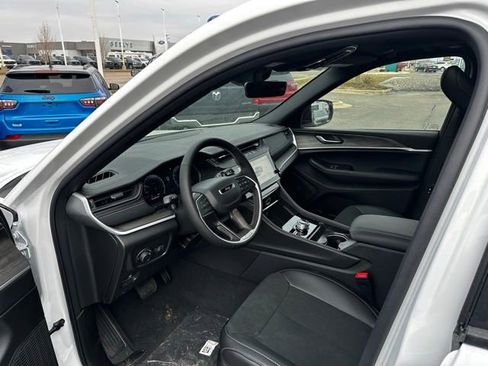 New 2026 Jeep Grand Cherokee Altitude image 20