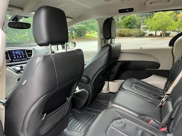 Used 2018 Chrysler Pacifica Touring-L FWD image 13