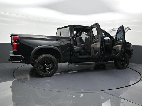 Used 2025 Chevrolet Silverado 1500 ZR2 w/ Technology Package image 35