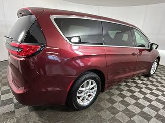 Used 2023 Chrysler Pacifica Touring-L FWD video 2