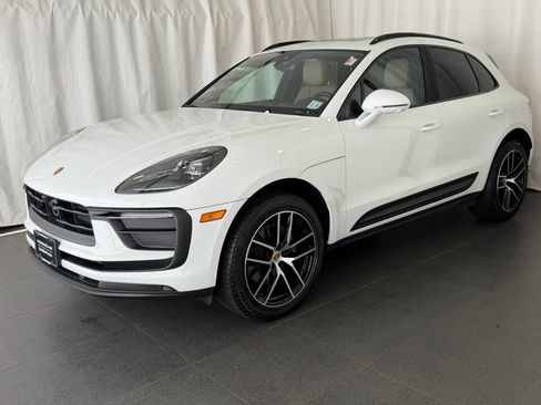 Certified 2026 Porsche Macan AWD/4WD image 1