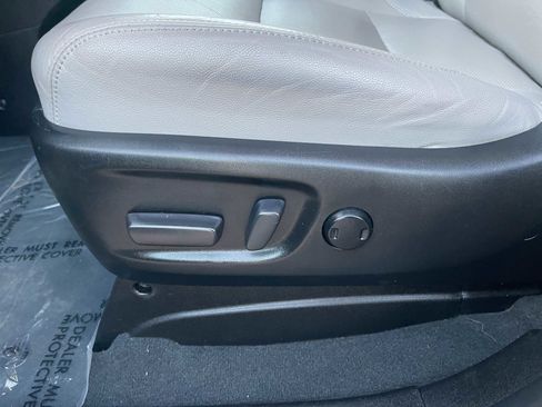 Used 2019 Toyota Sienna image 28