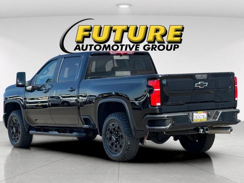 Used 2024 Chevrolet Silverado 2500 LT w/ Midnight Edition AWD/4WD image 5