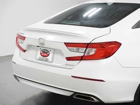 Used 2018 Honda Accord Sport image 9