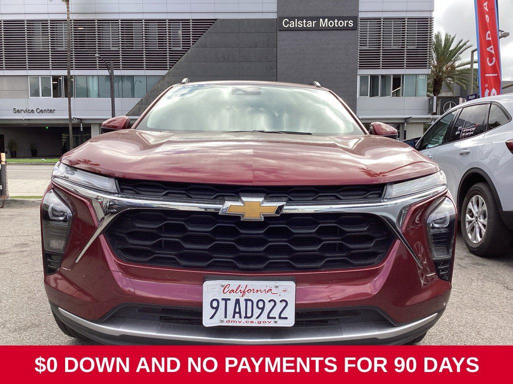 Used 2025 Chevrolet Trax LT w/ LT Convenience Package FWD image 2