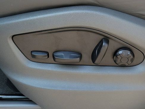 Certified 2023 Porsche Cayenne Platinum Edition AWD/4WD image 28