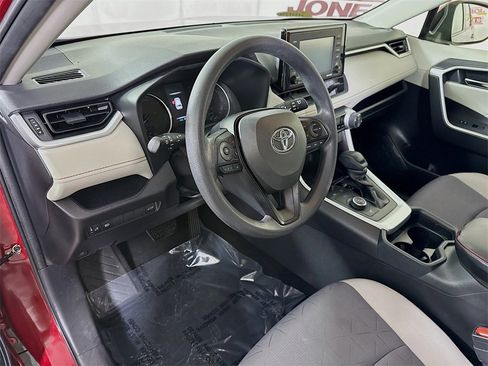 Certified 2021 Toyota RAV4 XLE image 19