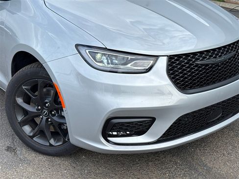 New 2026 Chrysler Pacifica Select w/ S Appearance Package image 3