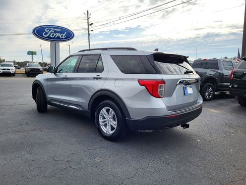 Certified 2022 Ford Explorer XLT image 3