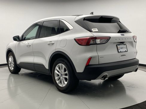 Used 2020 Ford Escape SE FWD image 3