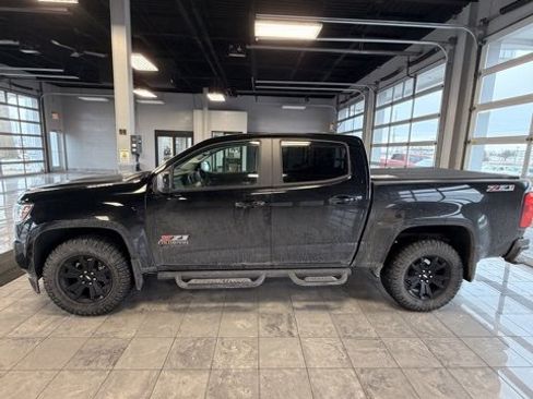 Used 2016 Chevrolet Colorado Z71 w/ Z71 Midnight Edition image 3