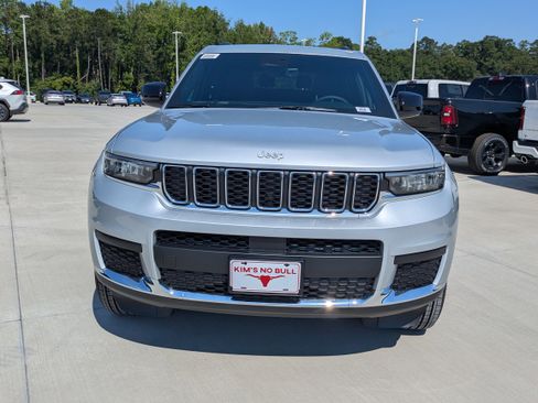 New 2026 Jeep Grand Cherokee L Laredo RWD image 8