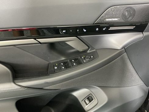 Used 2025 BMW 530i w/ Premium Package RWD image 18