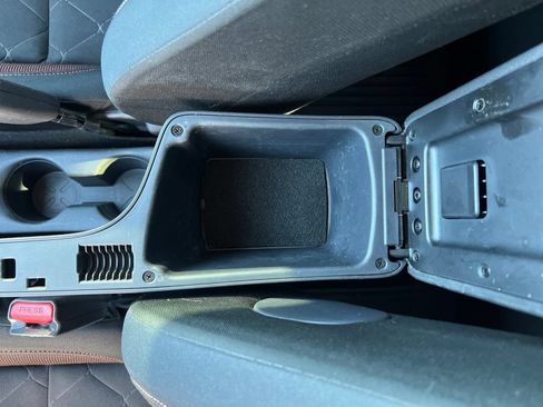 Used 2019 Nissan Kicks SR w/ Interior Electronics Package FWD image 24