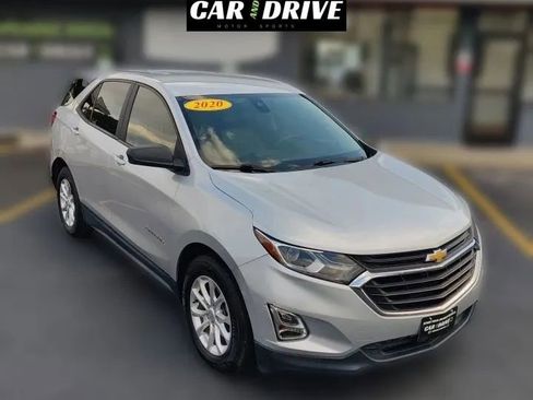 Used 2020 Chevrolet Equinox LS w/ LS Convenience Package image 4