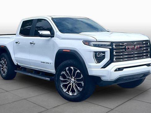 Used 2025 GMC Canyon Denali AWD/4WD image 3