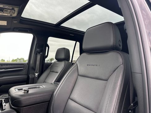 Used 2023 GMC Yukon Denali AWD/4WD image 5