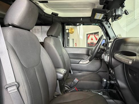 Used 2018 Jeep Wrangler Unlimited Sport image 17