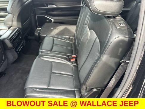 Certified 2024 Jeep Wagoneer Series II w/ Flexible Seating Group AWD/4WD image 15