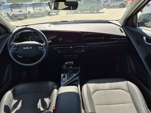 Used 2023 Kia Niro EX FWD image 27