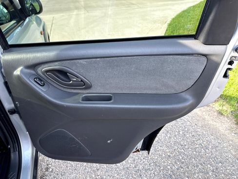 Used 2003 MAZDA Tribute LX image 28