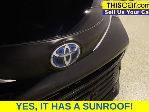 Used 2025 Toyota Sienna XLE image 10