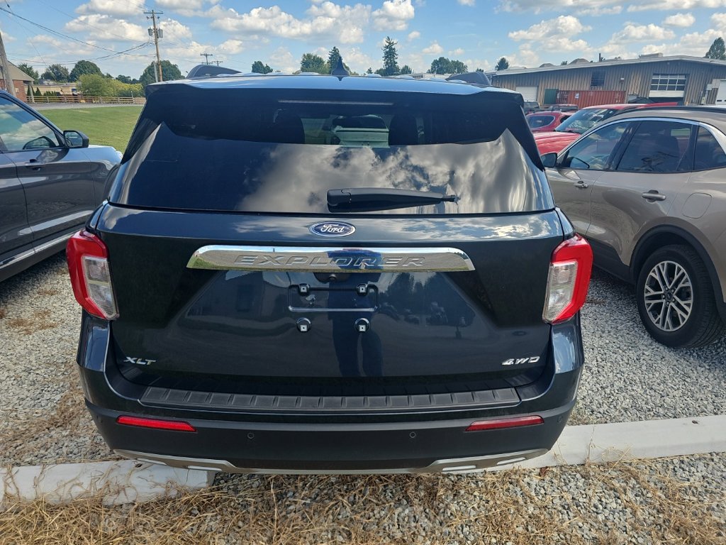 Used 2023 Ford Explorer XLT w/ Equipment Group 202A AWD/4WD image 9
