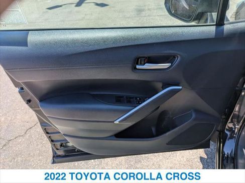 Used 2022 Toyota Corolla Cross XLE w/ Convenience Package AWD/4WD image 12
