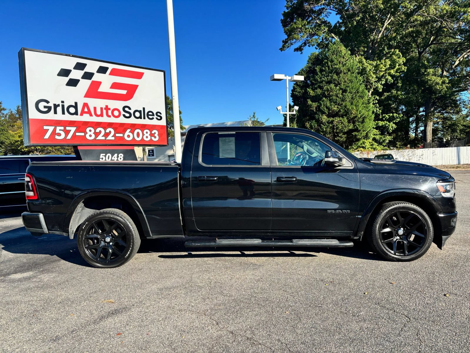 Used 2019 RAM 1500 Laramie AWD/4WD image 2