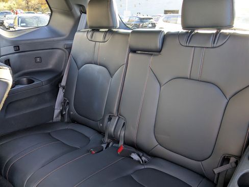 Used 2025 Honda Pilot TrailSport image 33