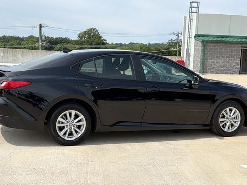 Used 2025 Toyota Camry LE w/ Convenience Package FWD image 4