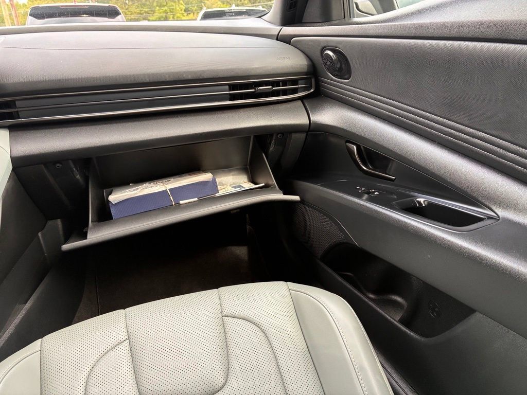 Used 2025 Hyundai Elantra Limited w/ Cargo Package FWD image 43